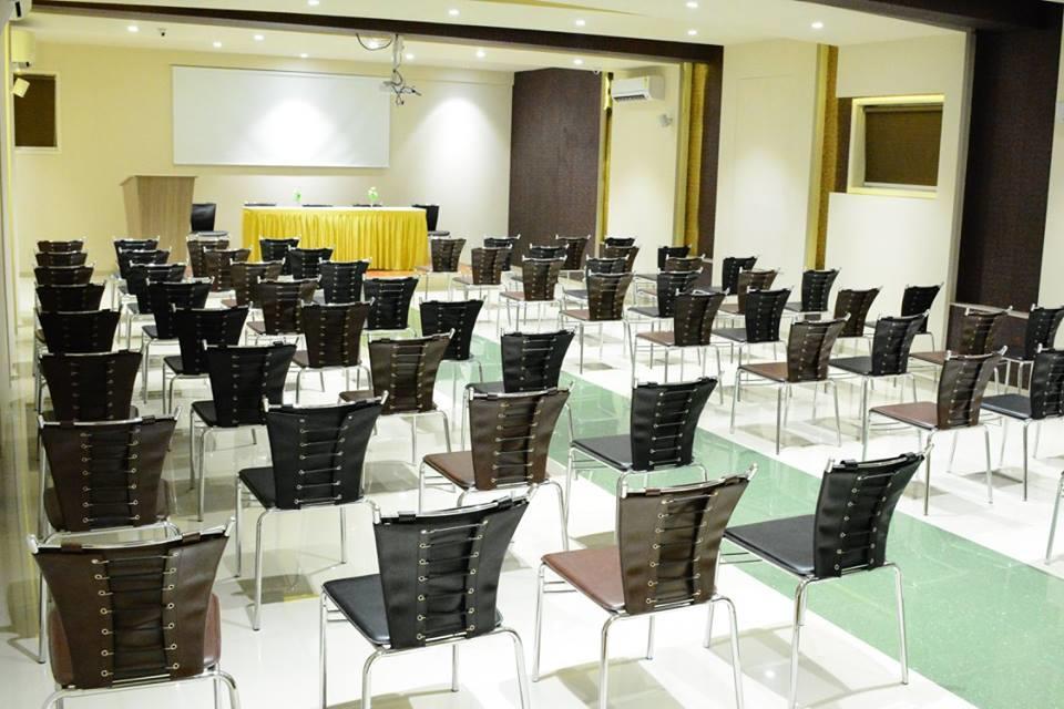 Hotel Ramkrishna Executive Barsi ภายนอก รูปภาพ